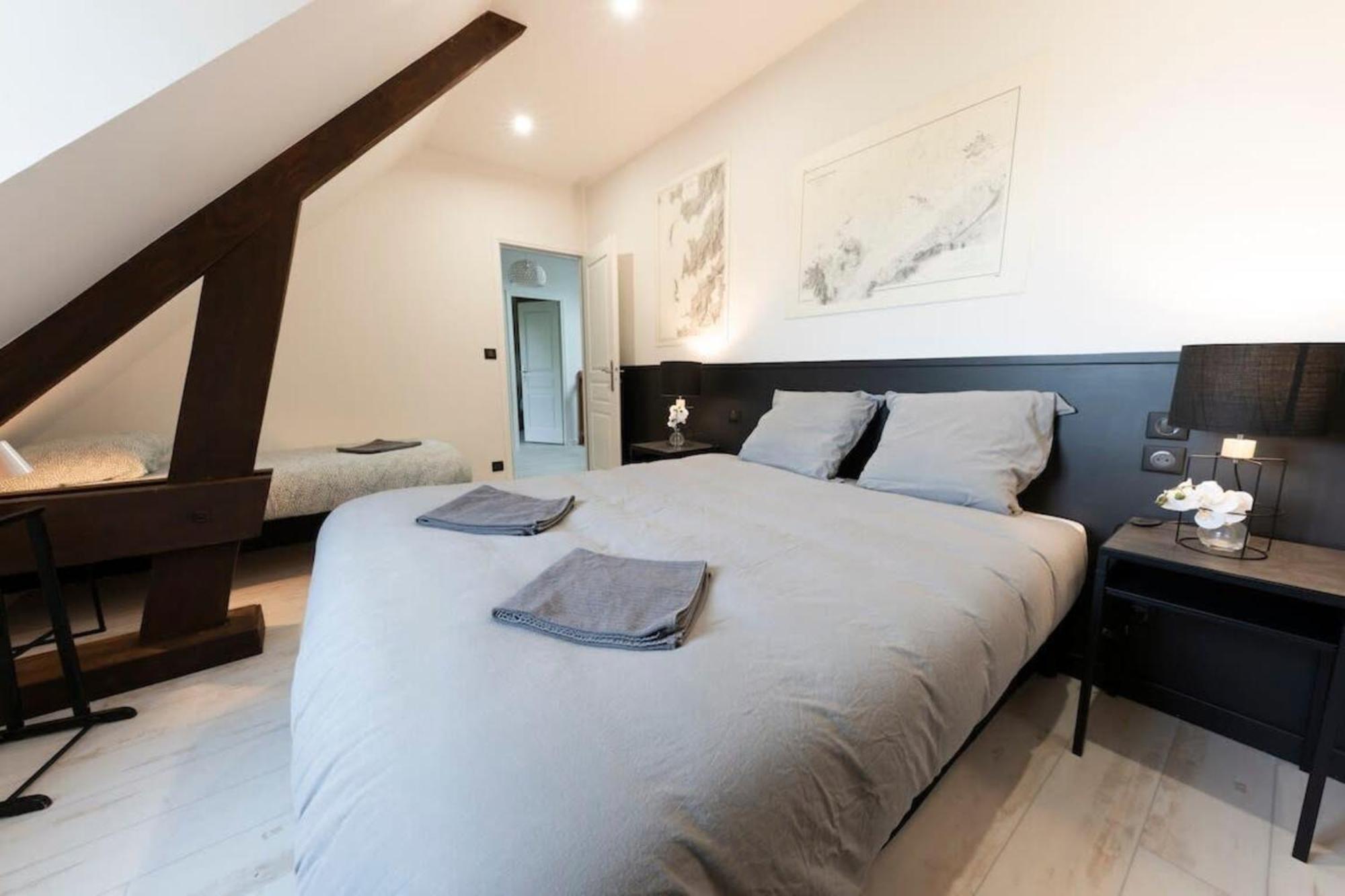 Le Mayflower 2 A 14 P A 500m Du Zoo!! Avec Piscine Holiday home Saint-Aignan (Loir-et-Cher)